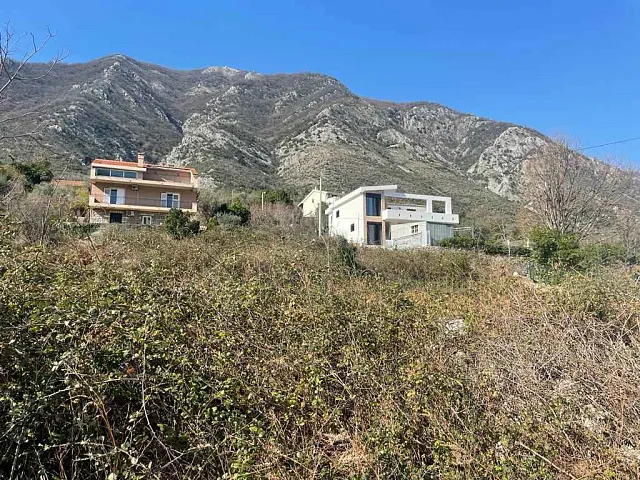 Baugrundstück in Prčanj mit Meerblick